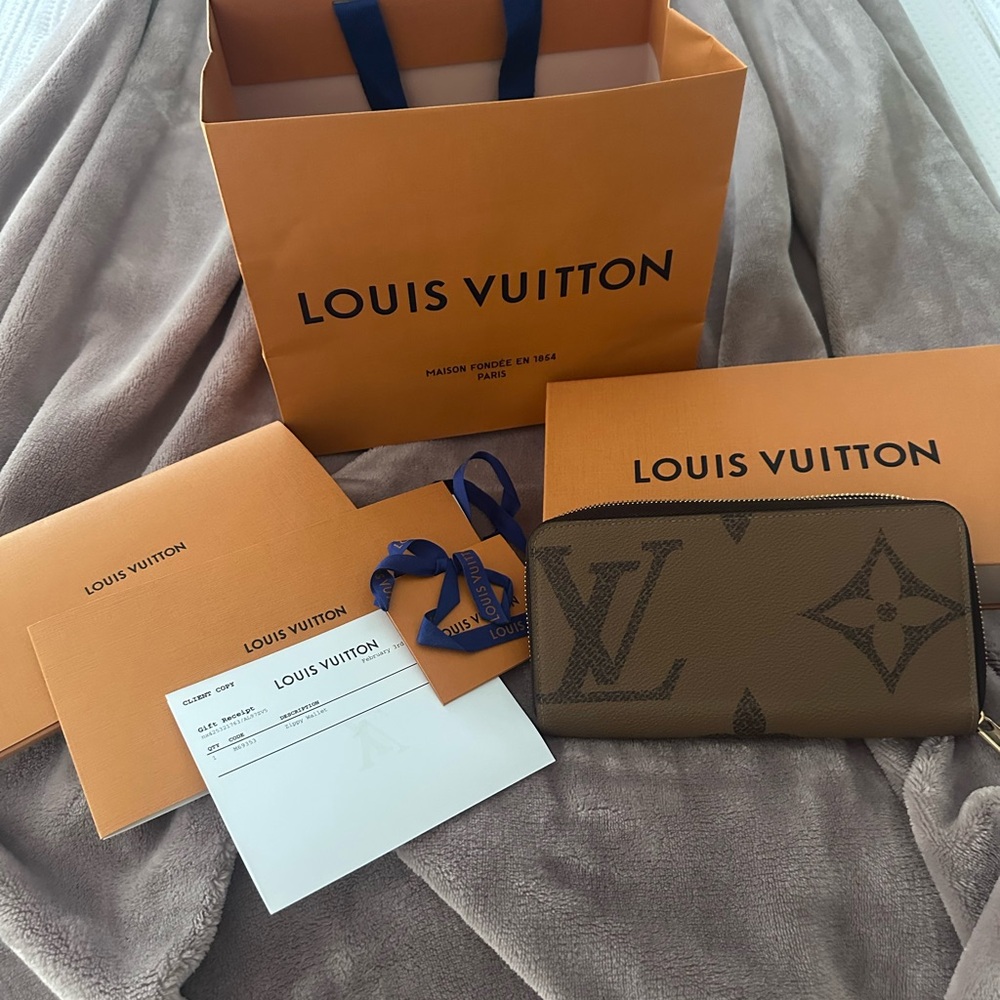 Louis Vuitton Reverse Monogram Zippy Wallet
